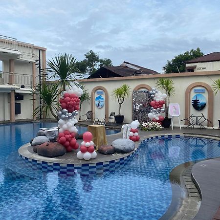 Victoria Inn Manado Buitenkant foto