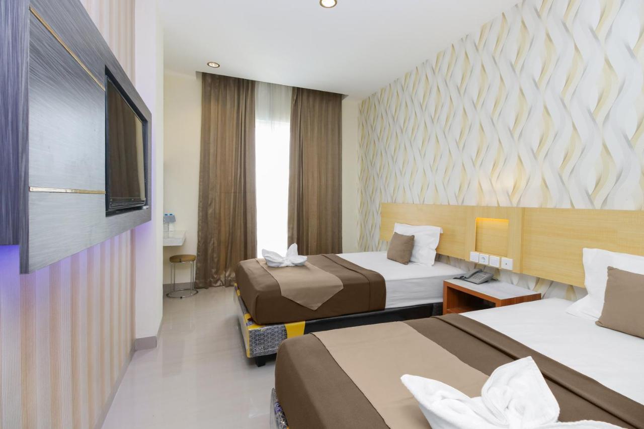 Victoria Inn Manado Buitenkant foto